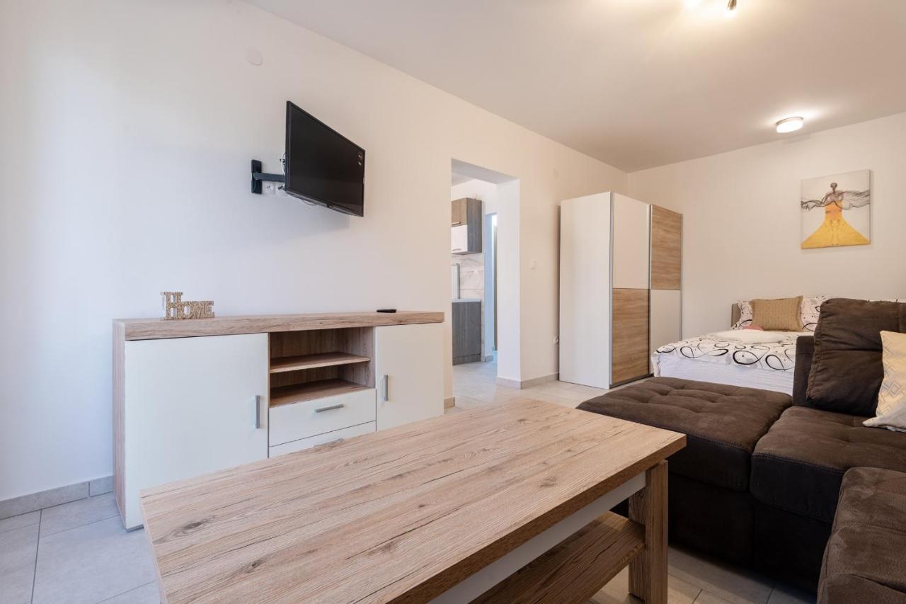 נאום Apartments Mira מראה חיצוני תמונה