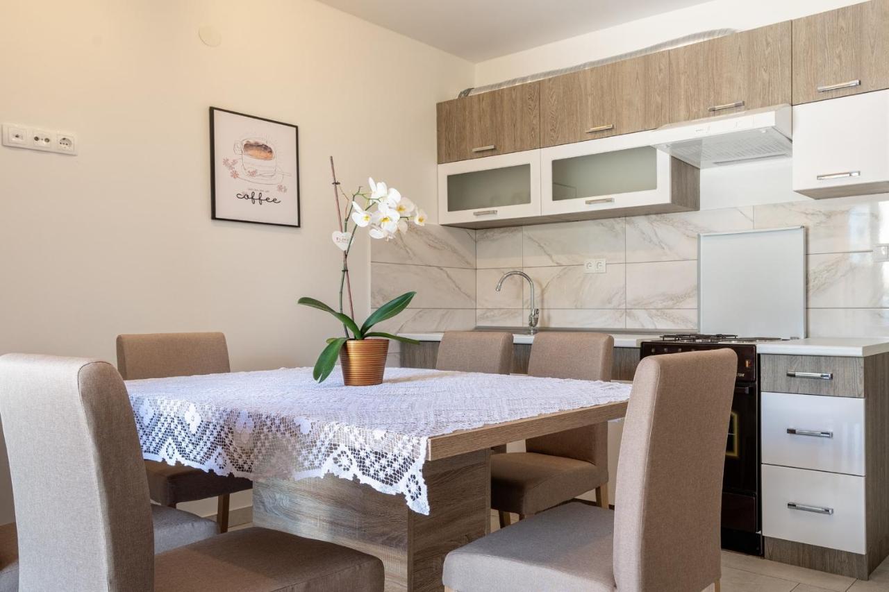 נאום Apartments Mira מראה חיצוני תמונה
