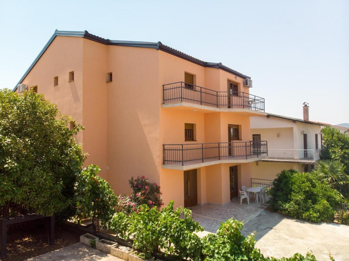 נאום Apartments Mira מראה חיצוני תמונה