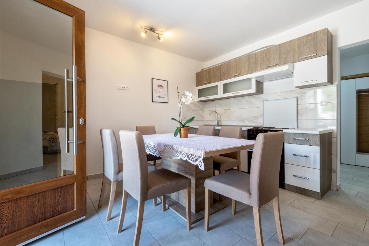 נאום Apartments Mira מראה חיצוני תמונה