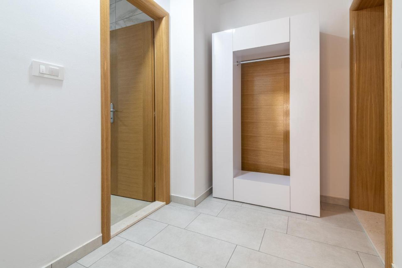 נאום Apartments Mira מראה חיצוני תמונה