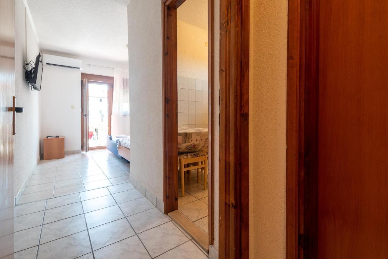 נאום Apartments Mira מראה חיצוני תמונה