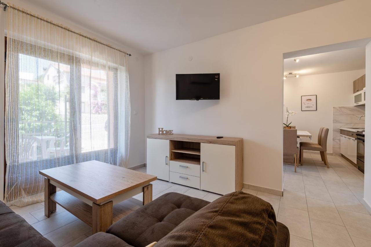 נאום Apartments Mira מראה חיצוני תמונה