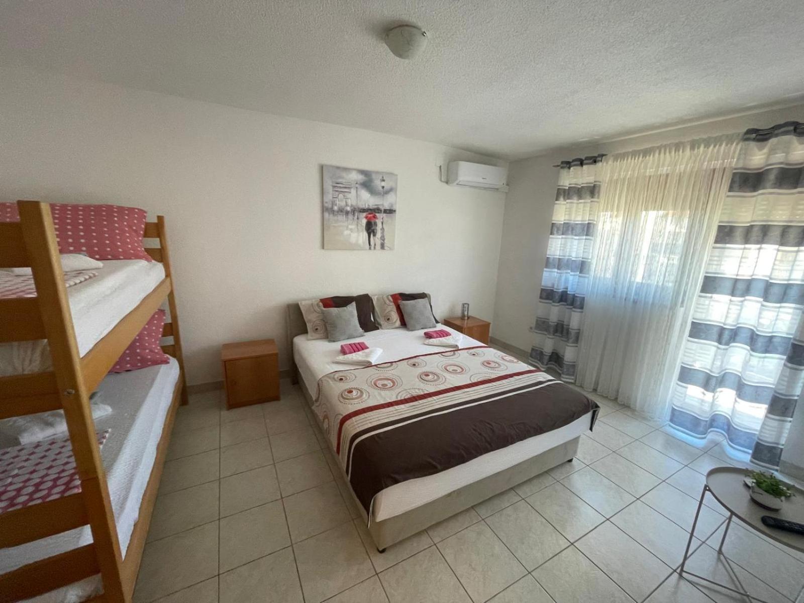 נאום Apartments Mira מראה חיצוני תמונה